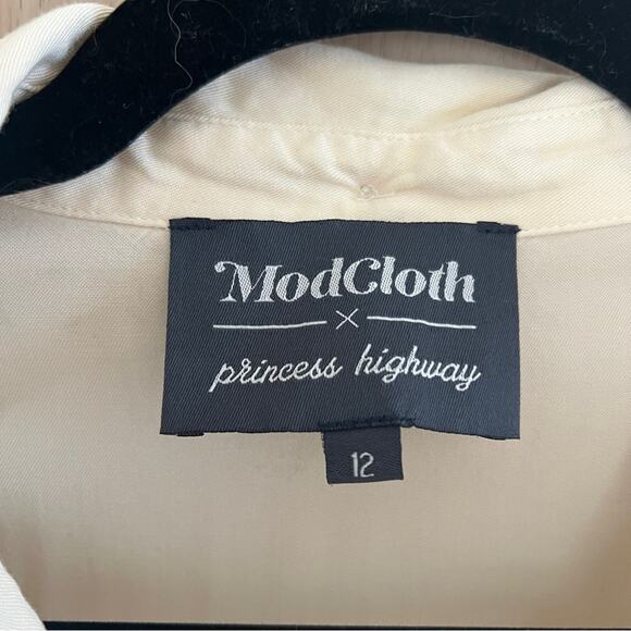 ModCloth Princess Highway Cream Blouse with Bow Detail Size 12 - Picture 4 of 4